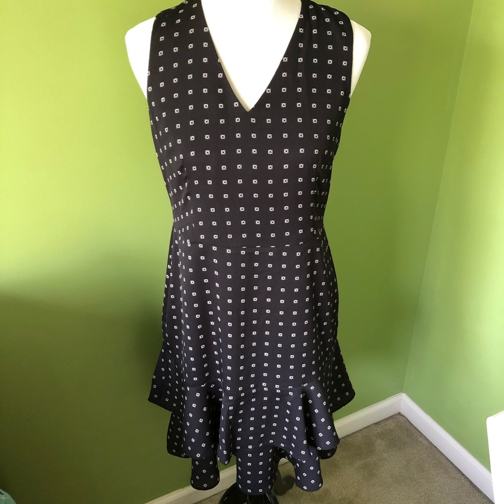 Ann Taylor Sleeveless V-neck Dress with fl…